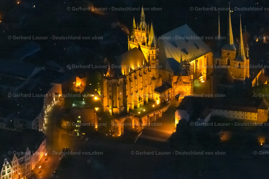 4026273 | ERFURT 06.05.2020 Nacht- Lichter und Beleuchtung Kirchengebäude des Domes des Erfurter Dom im Ortsteil Altstadt in Erfurt im Bundesland Thüringen, Deutschland. Weiterführende Informationen bei: Kath. Pfarramt Dom St. Marien. Keine POD - Print on Demand Verwendungen zulässig ! // Night lighting church building of the cathedral of of Erfurter Dom in the district Altstadt in Erfurt in the state Thuringia, Germany. Further information at: Kath. Pfarramt Dom St. Marien. No POD - Print on Demand uses allowed! Foto: Gerhard Launer