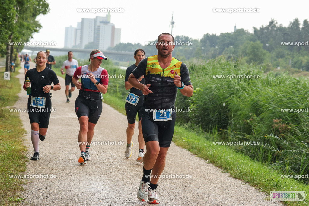 LUR_1436 | 34. M-net Erlanger Triathlon 2025 #erlangertriathlon  #mnettriathlon2025 #mnettriathlon #team #olympischedistanz #mitteldistanz #triathlon #maindonaukanal  #erlangertriathlon2025 #yourpictrs #tv1848 #tv1848erlangen  #triathlonbayern #sportinerlangen #demsportverbunden #sportshot_your_pictrs Copyright: www.sportshot.de