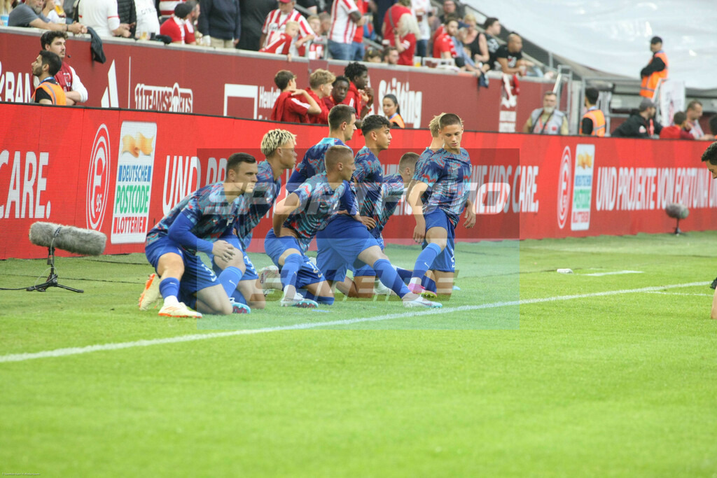 Fortuna Düsseldorf - Hertha BSC | Warmup Hertha BSC - © Sportfoto-Sale (MK) - Realisiert mit Pictrs.com