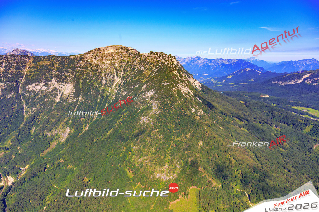 Die Luftaufnahme der Stadt Bad Aussee wurde 2017 vom Flugzeug heraus erstellt ( keine Drohne )- hohe Auflösung für beste Qualität