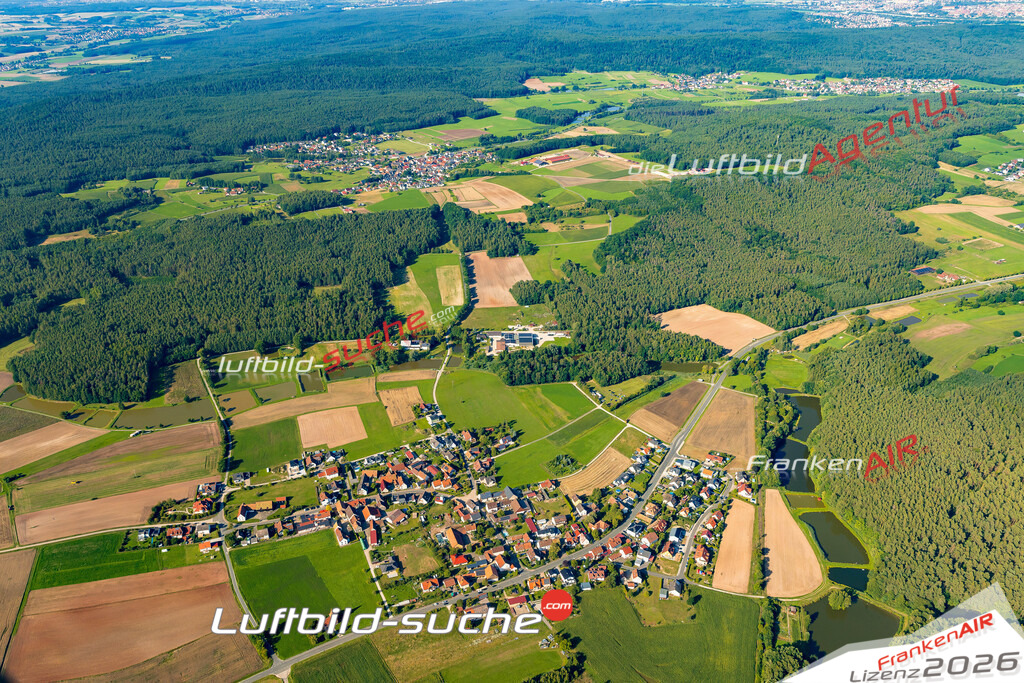 Schöne Luftaufnahme Poppendorf Heroldsbach - Die Luftaufnahme wurde 2025 vom Flugzeug heraus erstellt ( keine Drohne ) - Hochauflösende Luftaufnahme - für professionelle Ausdrucke geeignet. Die Geschenkidee !Mit Lizenz und Bildrechte bestellbar