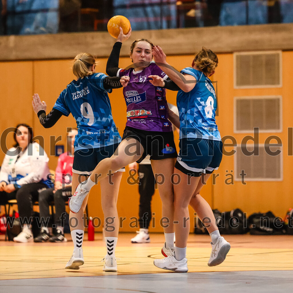 2024-03-09_089_SpVgg_Altenerding_gegen_Eintracht_Dachau-Karlsfeld | Erding, Deutschland, 09.03.2024:
Handball, Bezirksoberliga Frauen Altbayern 2023 / 2024, 17. Spieltag, SpVgg Altenerding gegen Eintracht Dachau-Karlsfeld, Endergebnis: 26:25

Simone Merz (TSV Eintracht Karlsfeld, #9), Lena Prem (SpVgg Altenerding, #5), Lena Schmid (TSV Eintracht Karlsfeld, #8)

Foto: Christian Riedel / fotografie-riedel.net