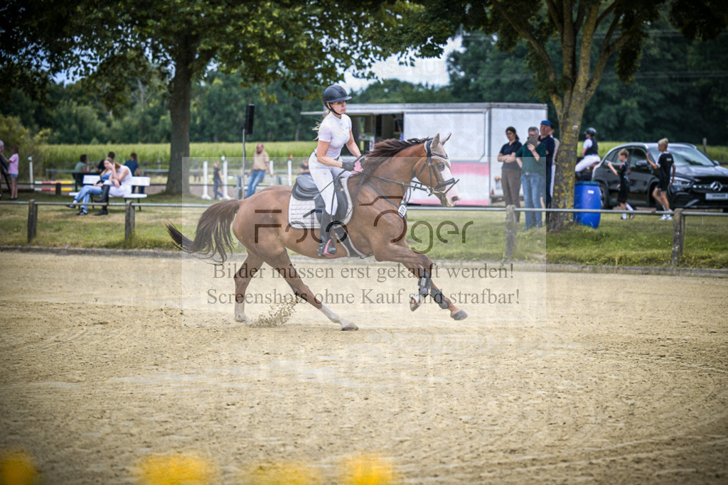 DOS_0645 | Entdecke hochwertige Reitturnierfotos von Foto Oger. Professionell, emotional und authentisch – jetzt Lieblingsmomente im Shop bestellen.Deutschlandweite Turnierfotografie. - Realisiert mit Pictrs.com