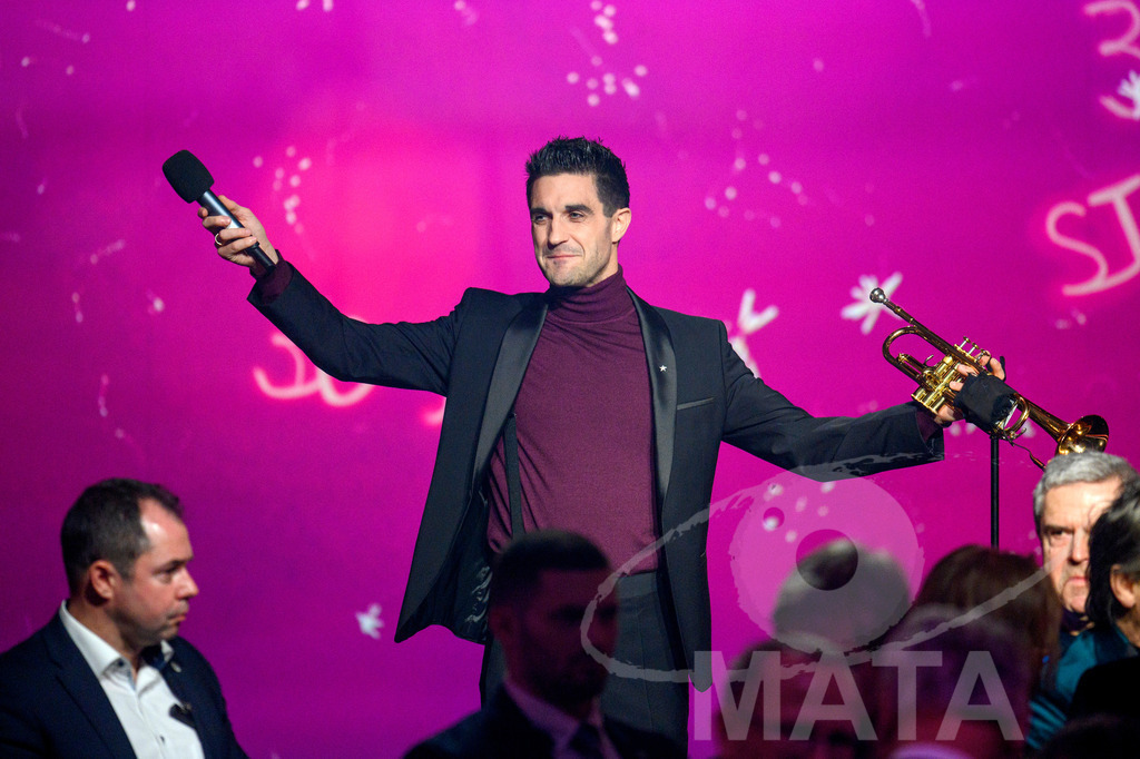 _DWA1365 | Dominik Glöbl bei '30 Jahre Sternstunden-Gala 2023' in der Frankenhalle. Nürnberg, 15.12.2023 - Realisiert mit Pictrs.com