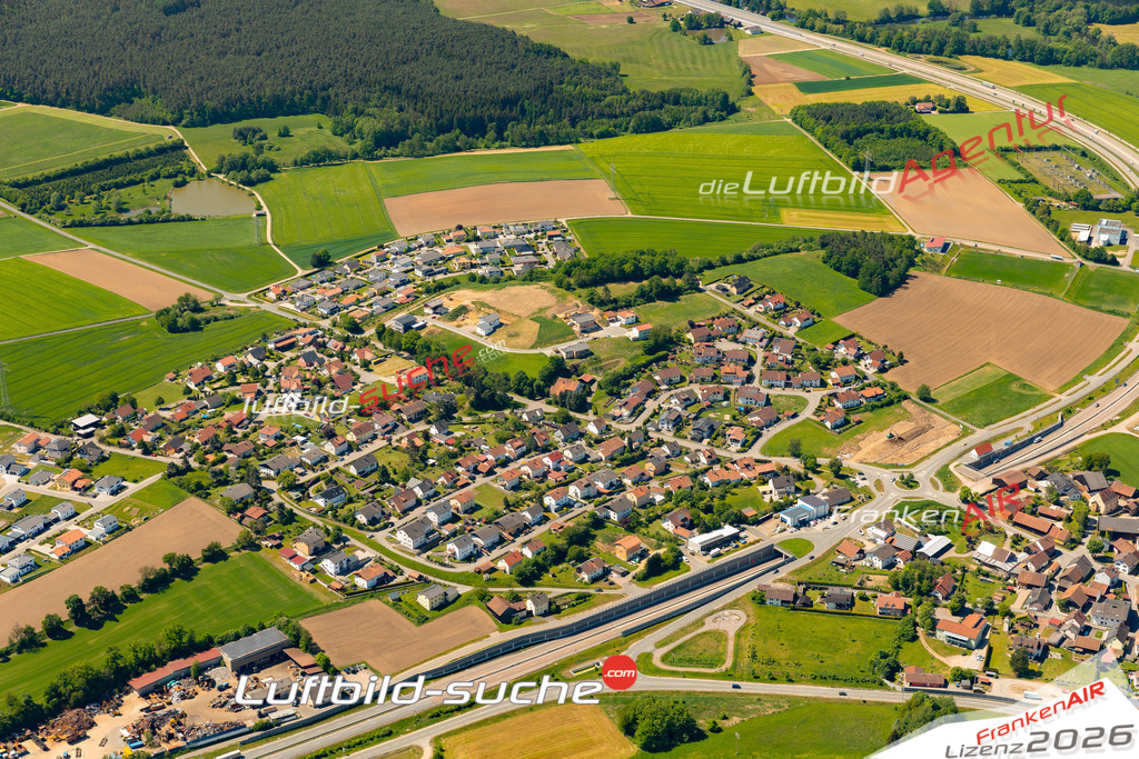 Das Luftbild zeigt : Wetterfeld Roding - Die Luftaufnahme wurde 2024 vom UL-Flugzeug aus erstellt ( keine Drohne ) - Hochauflösende Luftaufnahme - Für grossformatige Ausdrucke geeignet. Die Geschenkidee !Mit Lizenz und Bildrechte bestellbar