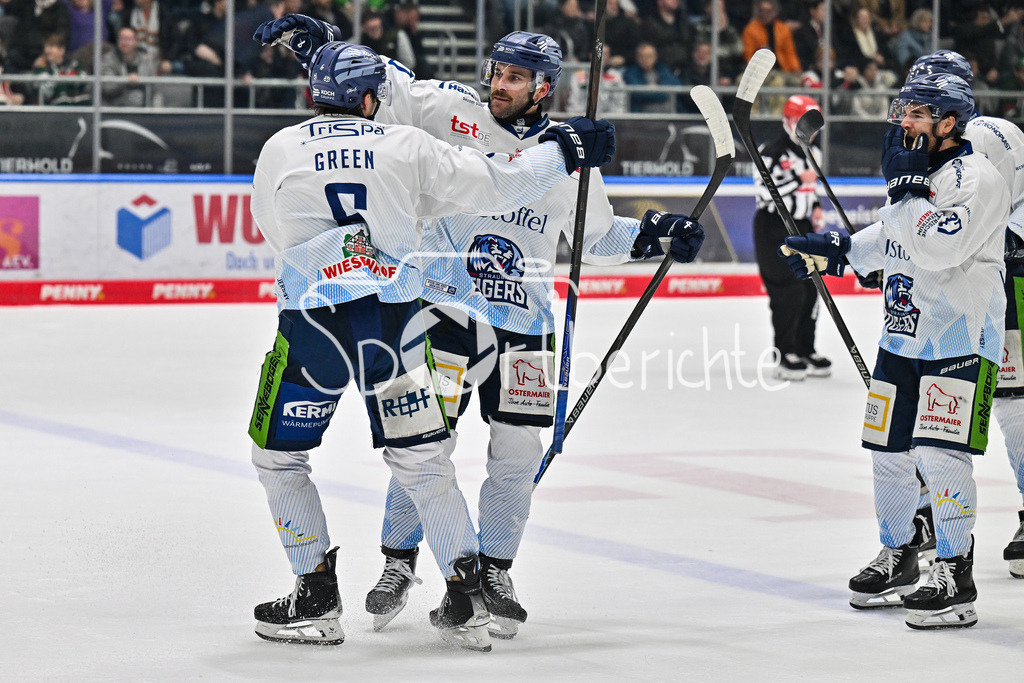 Augsburger Panther - Straubing Tigers | Augsburg, DEUTSCHLAND - 14. NOVEMBER: Jubel der Gäste nach dem Treffer zum 1-4 durch Justin SCOTT (Straubing Tigers 20) / Tor / Torschuetze / Freude / Happy beim Ligaspiel zwischen den Augsburger Panthern und den Straubing Tigers am 18. Spieltag der Penny DEL im Curt Frenzel Stadion am 14.11.2025
