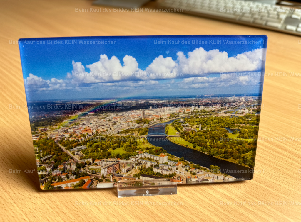 Bildschirmfoto 2023-10-10 um 11.18.59 | Die Magdeburger Platte® - das sind die schönsten Luftbilder von Magdeburg & Sachsen-Anhalt auf Acryl, Leinwand oder zum Download. Das ist Luftbildfotografie & Luftbildaufnahmen mit Drohne & Flugzeug.  - Realisiert mit Pictrs.com