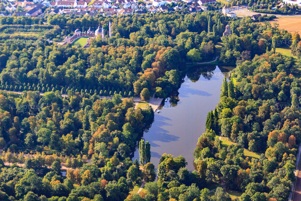 Luftbild: Weiher im Schwetzinger Schlosspark in Schwetzingen im Bundesland Baden-Württemberg in Deutschland. Foto: IMG_52211.jpg vom 19.08.2012 durch Werner Riehm/FLY-FOTO.deErlebnis Schloss & Garten