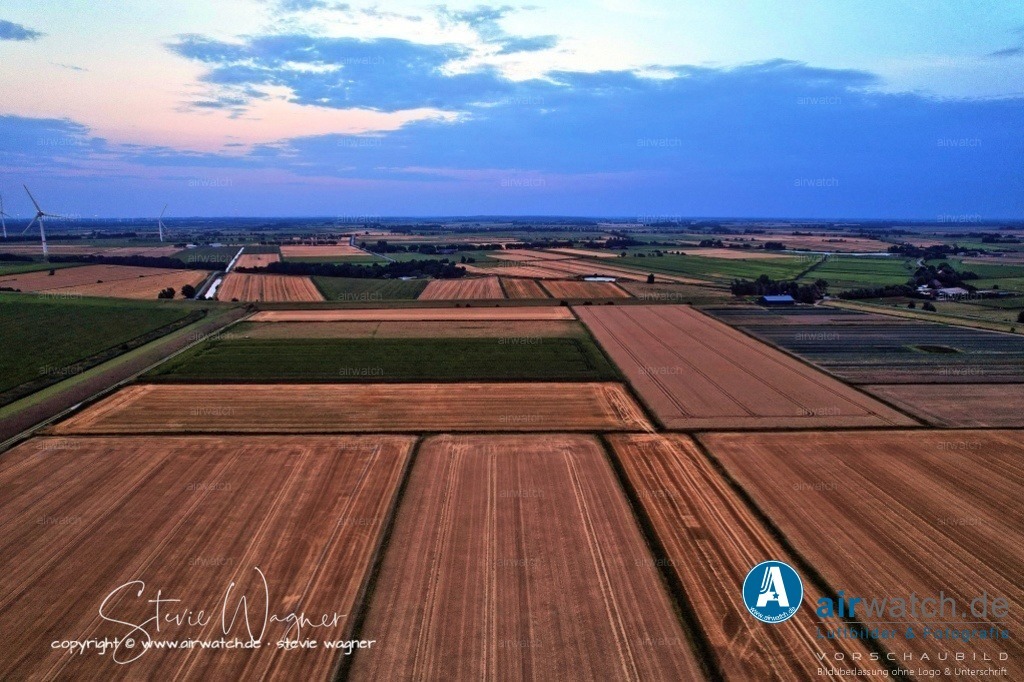 Windpark - Simonsberg | Entdecken Sie atemberaubende Luftbilder und Fotografien auf airwatch.de - Tauchen Sie ein in eine Welt voller faszinierender Aufnahmen aus der Vogelperspektive.