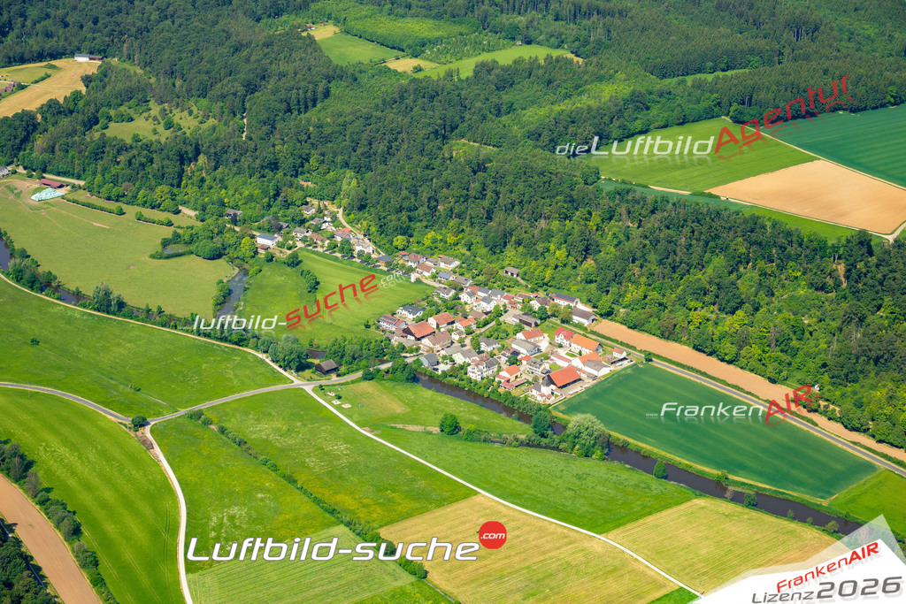 Das Luftbild zeigt Inching Walting - Die Luftaufnahme wurde 2023 vom UL-Flugzeug aus erstellt ( keine Drohne ) - Hochauflösende Luftaufnahme - Für grossformatige Ausdrucke geeignet. Die Geschenkidee !Mit Lizenz und Bildrechte bestellbar
