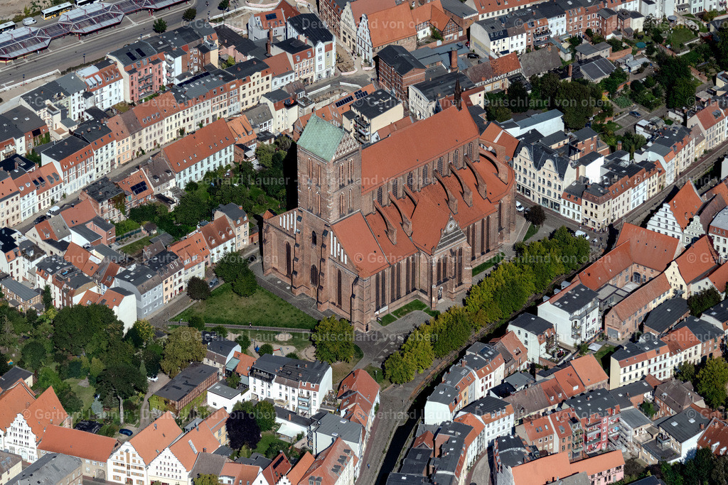 4062239 | WISMAR 08.09.2021 Kirchengebäude der St. Georgenkirche in Wismar im Bundesland Mecklenburg-Vorpommern, Deutschland. // Church building St. Georgenkirche in Wismar in the state Mecklenburg - Western Pomerania, Germany. Foto: Gerhard Launer