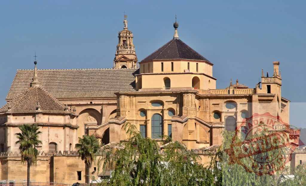 Mezquita Cathedral of Córdoba Spain historic landmark. Spain - Cordoba | Mezquita-Cathedral of Córdoba standing under a clear blue sky, presenting historic Spanish architecture - Realisiert mit Pictrs.com