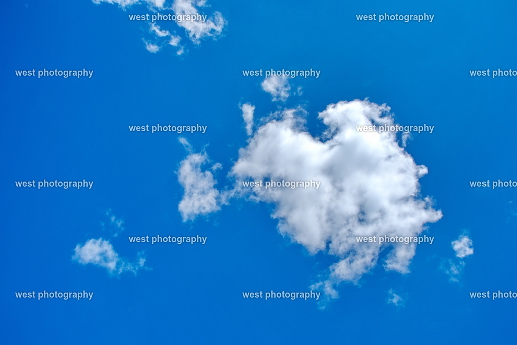 Clouds 2 - 2017 SUI | west photography - Realisiert mit Pictrs.com