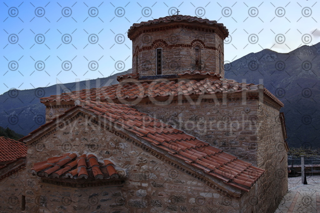 Kloster Giroméri - Iera Moni Giromeriou | Das Kloster „Iera Moni Giromeriou“ liegt in der Präfektur Thesprotia im Nordwesten von Griechenland, rund acht Kilometer von der Stadt Filiates entfernt. Auf der Bergkette Farmakovouni wurde das Kloster Anfang des 14. Jahrhunderts auf einer Höhe von rund 300 Metern gegründet.