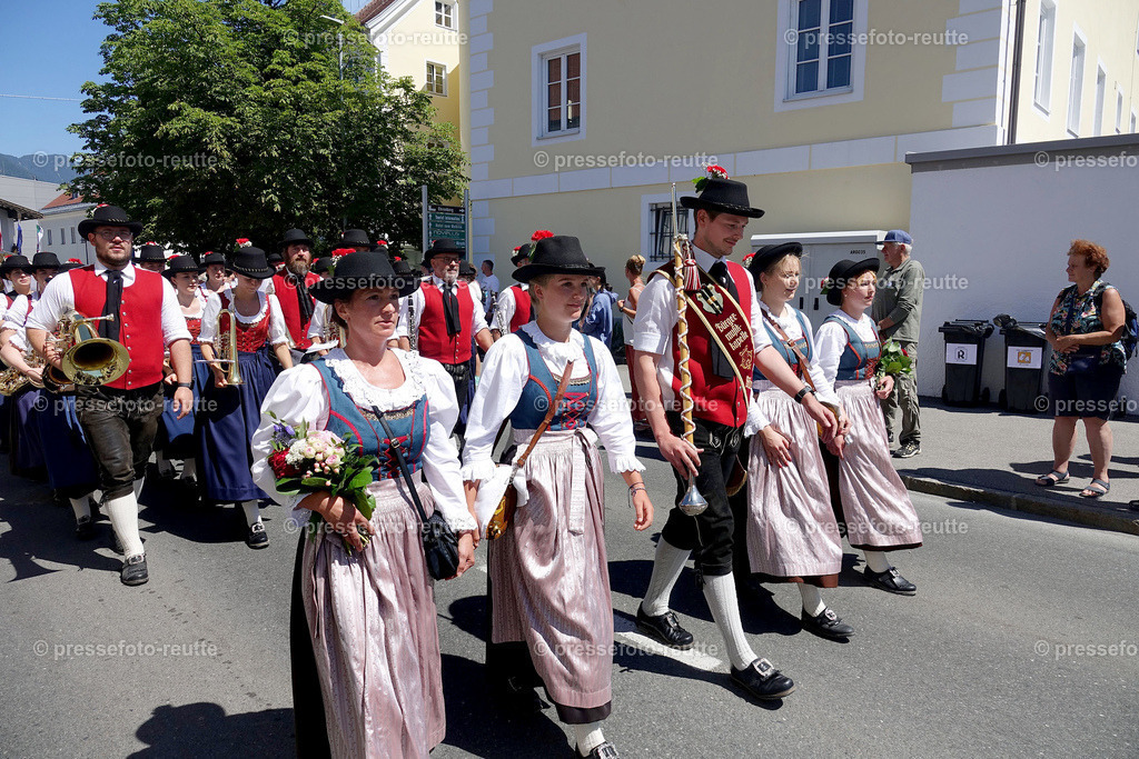 news-2022-Juli17-Musikumzug-Reutte-DSD03360-Biberwier | Info aus dem Bezirk Reutte/Ausserfern Tirol sowie eine umfangreiche Bilddatenbank über die gesamte Region: Lechtal, Talkessel Reutte, Tannheimertal, Zwischentoren. Lech, Plansee, Zugspitze, Grenztunnel, B179, Fernpassstraße, Verkehr, Lawinen, Tradition, - Realisiert mit Pictrs.com