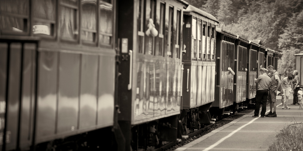 Touristen bei der Waelderbahn | Bezau, Austria - August 07, 2014: Bregenzerwald Bahn; Touristen bei der Waelderbahn. - Realisiert mit Pictrs.com