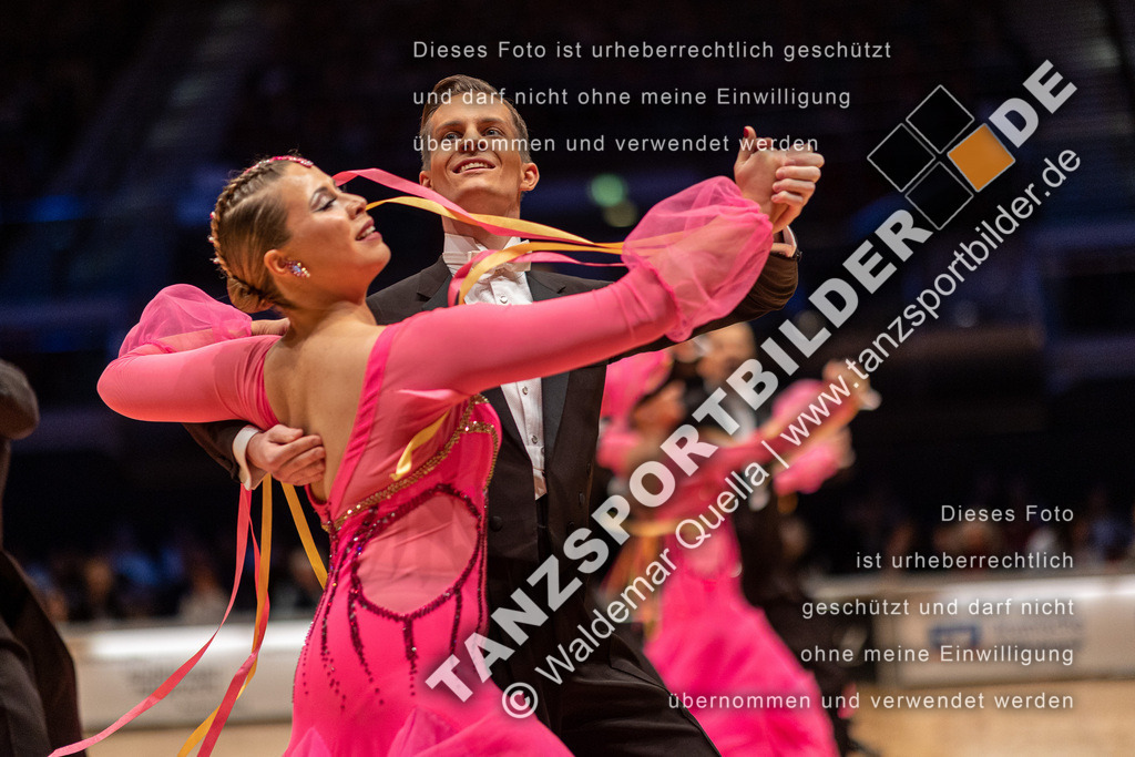 20221112-01724 | Hier finden Sie Tanz Bilder vom Latein und Standard Formationen tanzen. Sportbilder vom Tanzsport. Schöne Fotos und von Weltmeisterschaft, Europameisterschaft, Bundesliga, Regionalliga, Oberliga und Landesliga sowie von GOC Stuttgart, DanceComp, WM Bremen