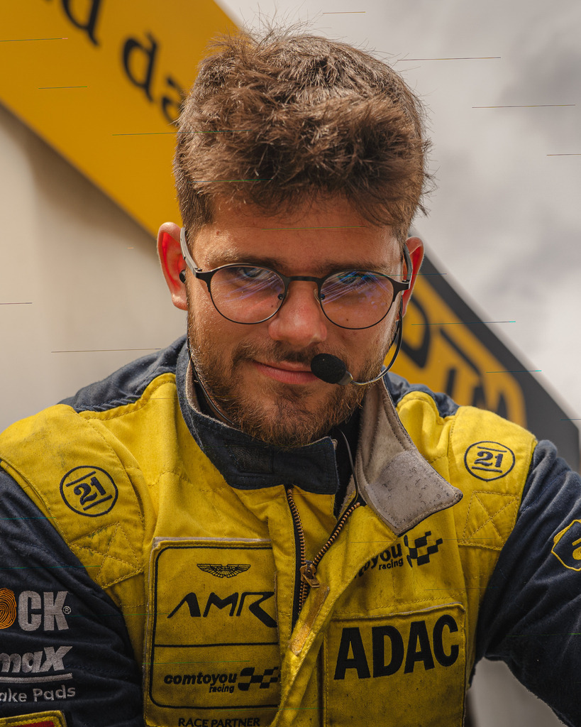 TXO05557 | Exklusive Motorsport-Fotografie aus Leipzig von TXO Media – für Rennfahrer, Teams & Sponsoren. Sausemuth liefert starke Bilder, die Emotion zeigen. Jetzt buchen & glänzen! - Realisiert mit Pictrs.com