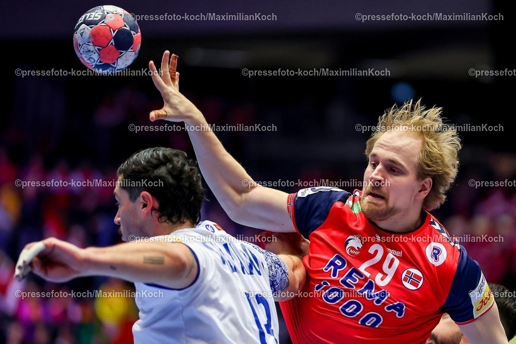 EHF26012601048 | 26.01.2026, Handball, Men's EHF EURO 2026, Norwegen - Portugal, Jyske Bank Boxen in Herning, Dänemark, Main Round:  Magnus Fredriksen (Norway #29) im Zweikampf gegen   Rocha Nogueira (Portugal #13)
