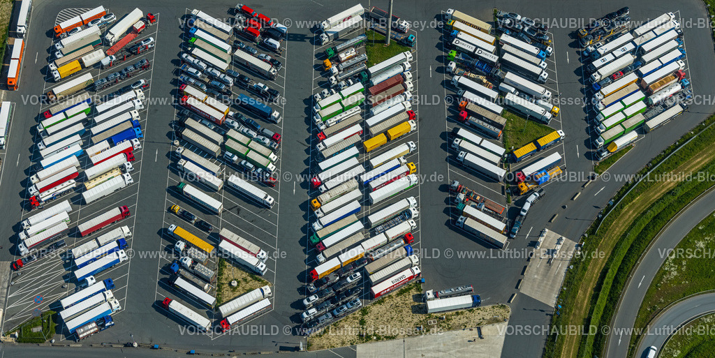Hamm240502805 | Luftbild des Autohof Lippetal an der Autobahn A2, Ausfahrt Hamm-Uentrop, LKW-Parkplatz, Ruhezeiten, Lippetal, Stadtgrenze zu Hamm, Ruhrgebiet, Nordrhein-Westfalen, Deutschland