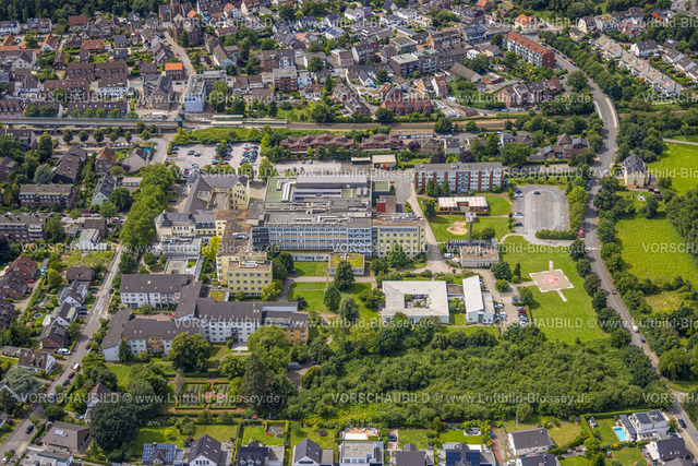 Duisburg240704231-Sued | Luftbild, Duisburg-Süd, Helios St. Anna Klinik Duisburg, Allgemeinkrankenhaus mit Hubschrauberlandeplatz, Wohngebiet, Huckingen, Duisburg, Ruhrgebiet, Nordrhein-Westfalen, Deutschland