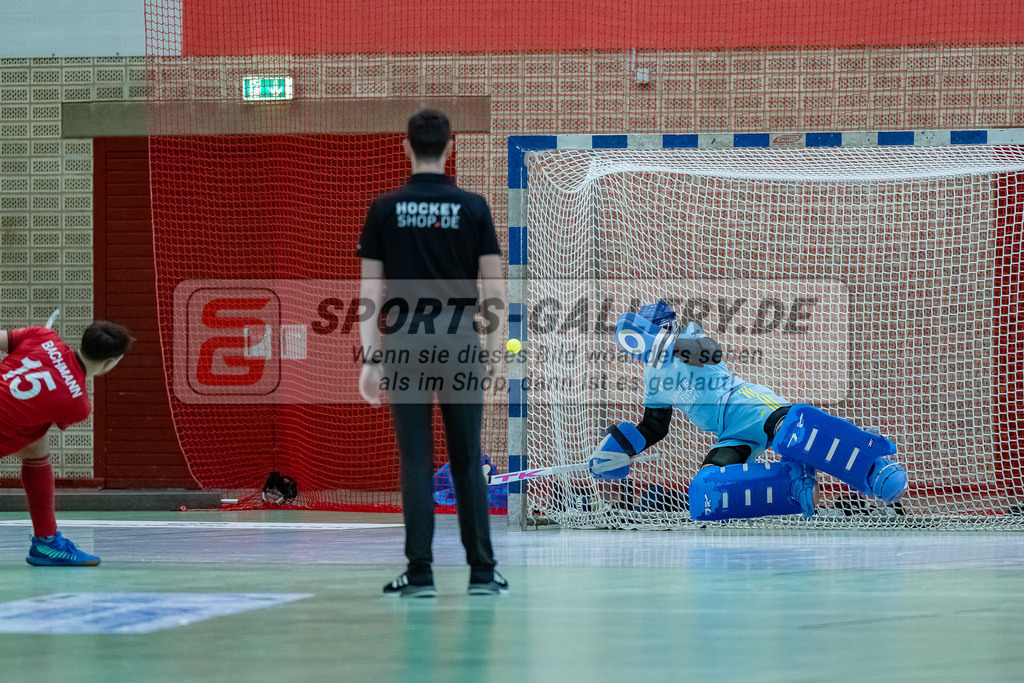 HK_20231217_107545 | 1. Bundesliga Herren Crefelder HC - Düsseldorfer HC  am 17.12.2023 Sporthalle Glockenspitz, Krefeld , Esser Quentin Torwart ( Düsseldorfer HC #24 )
