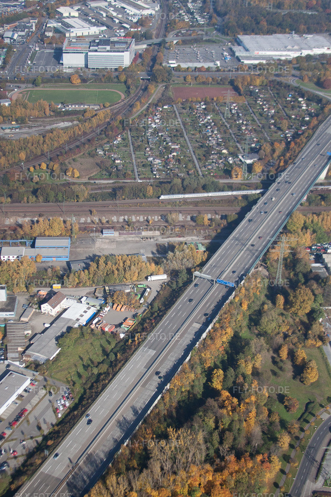Luftbild: A5 bei Aue im Ortsteil Durlach in Karlsruhe im Bundesland Baden-Württemberg in Deutschland. Foto: IMG_35049.jpg vom 31.10.2010 durch Werner Riehm/FLY-FOTO.de