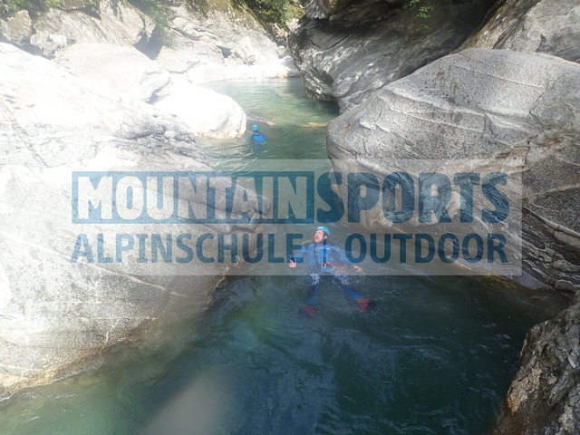 P1020078 | Bestelle die Bilder deines Berg- oder Wasser-Abenteuers mit Mountain Sports bequem von zu Hause aus direkt über unseren Online Fotoshop von pictrs.com. - Realisiert mit Pictrs.com