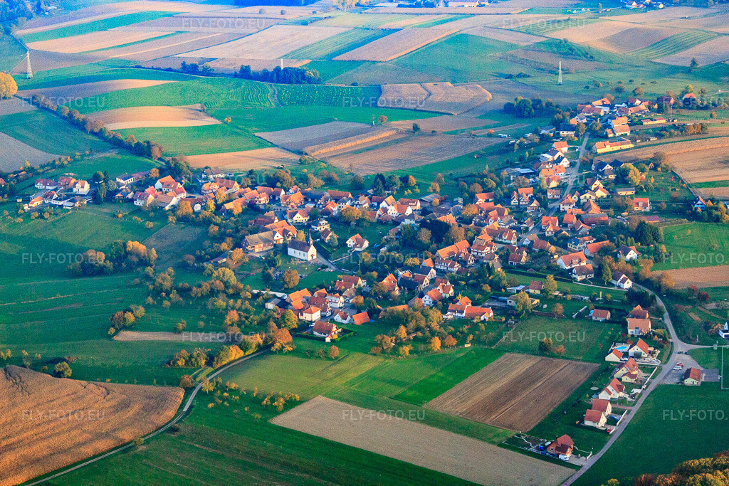 Vue aérienne: Vue de la ville depuis le nord-ouest à Memmelshoffen dans le département Bas Rhin, France – .Photo: IMG_54243.jpg prise le 21/10/2012 par Werner Riehm/FLY-FOTO.eu – Résolution de l'original: 4752 x 3168 px