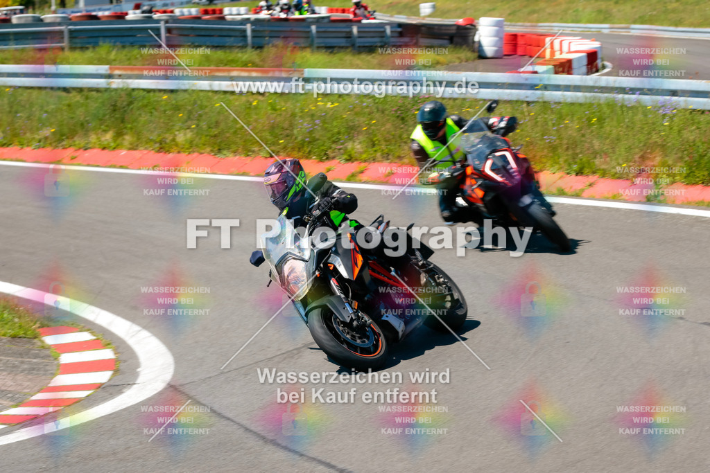 Moto-TeamOBK-21900 | Hier findet Ihr Bilder von Touristenfahrten auf der Nürburgring Nordschleife oder von anderen Veranstaltungen die ich besucht habe. Viel Spass beim Durch Schauen 