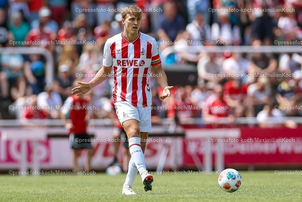 1FC12072501122 | 12.07.2025, Fußball, SV Bergisch Gladbach 09 - 1. FC Köln, Testspiel, BELKAW-Arena, Saison 2025 2026: Timo Hübers (1.FC Koeln #04) DFB regulations prohibit any use of photographs as image sequences and or quasi-video.