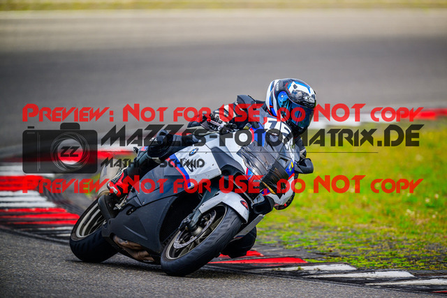 MaZZes_FotoMatrix_240717_6007705_6510 | GELB