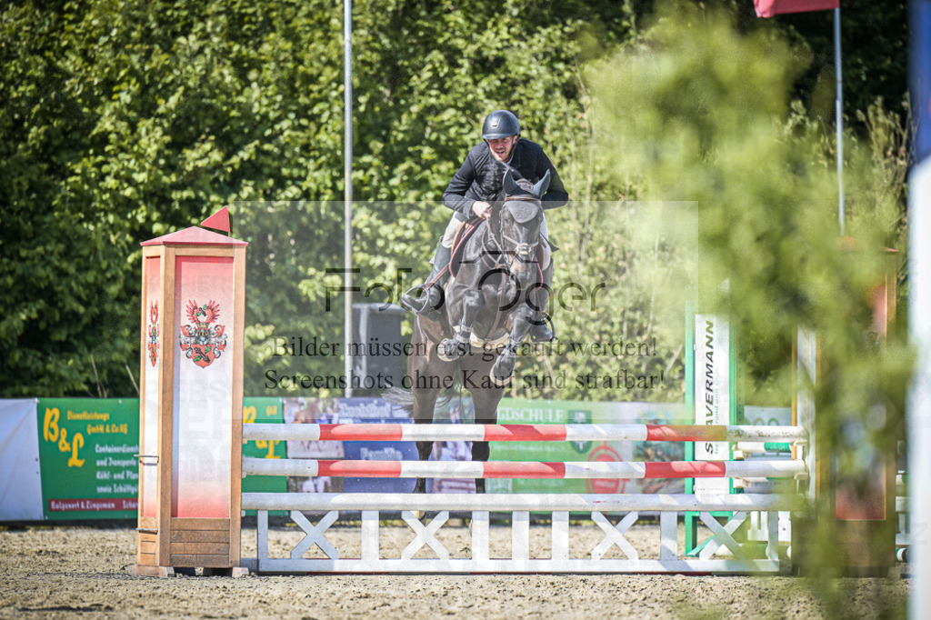 DOS_9270 | Entdecke hochwertige Reitturnierfotos von Foto Oger. Professionell, emotional und authentisch – jetzt Lieblingsmomente im Shop bestellen.Deutschlandweite Turnierfotografie. - Realisiert mit Pictrs.com
