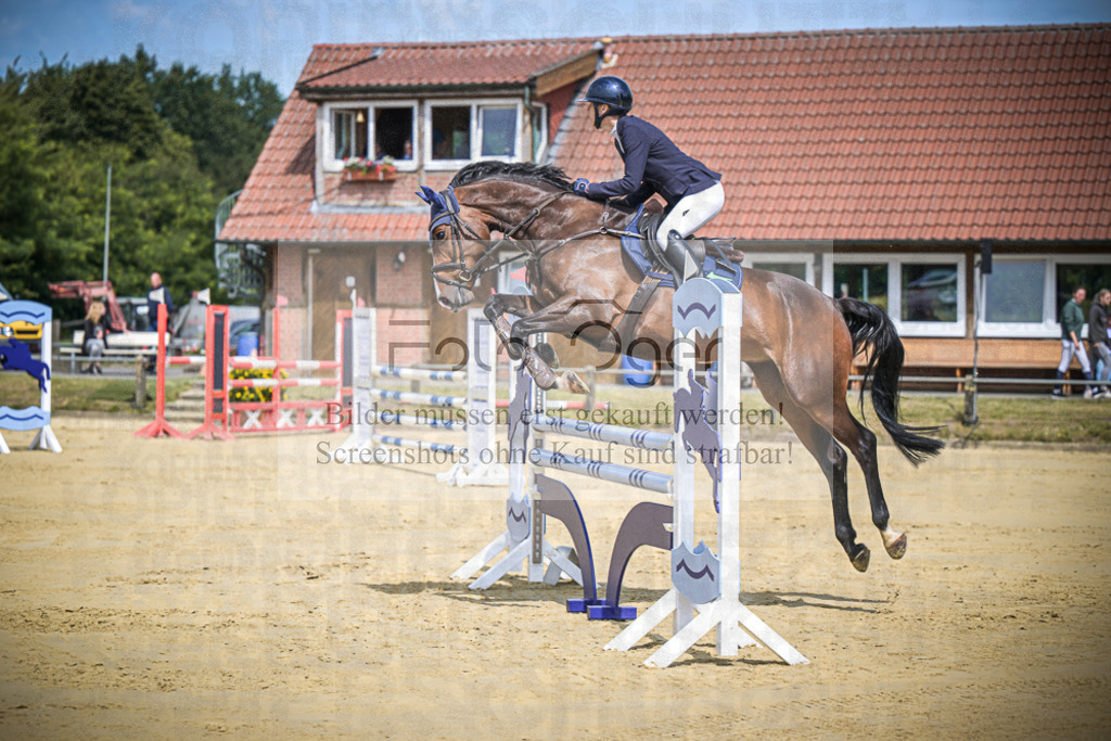 DOS_7107 | Entdecke hochwertige Reitturnierfotos von Foto Oger. Professionell, emotional und authentisch – jetzt Lieblingsmomente im Shop bestellen.Deutschlandweite Turnierfotografie. - Realisiert mit Pictrs.com