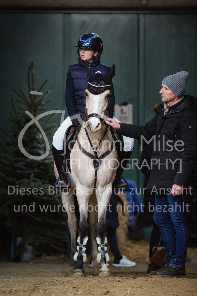 221127_Winterfestival_L-Spr_HPTTY-236 | Deine schönsten Turniermomente als professionelle Fotos! Entdecke hochwertige Pferdesport-Fotografie im Online-Shop. Jetzt Fotos finden & bestellen!