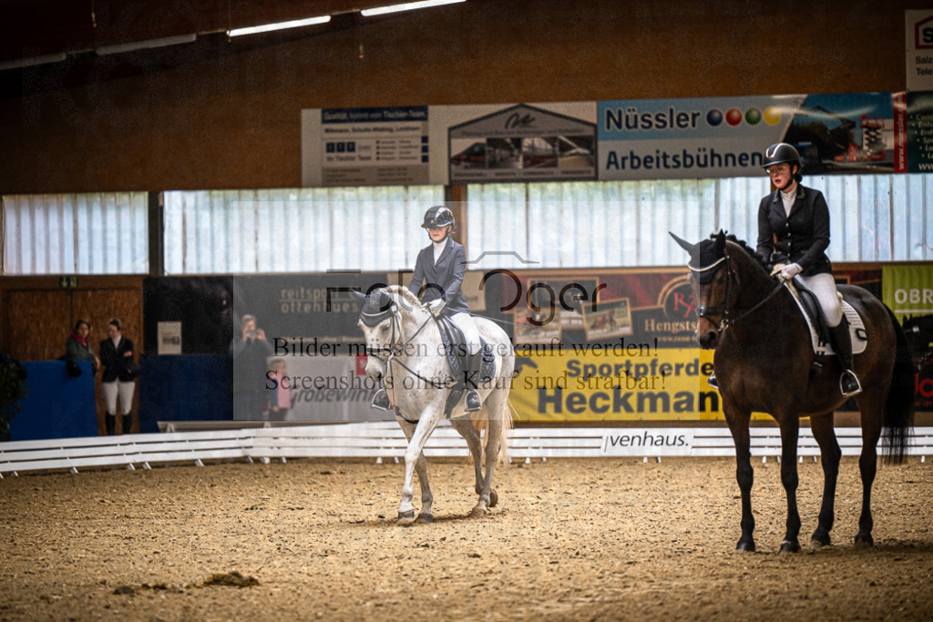 DOS_0774 | Entdecke hochwertige Reitturnierfotos von Foto Oger. Professionell, emotional und authentisch – jetzt Lieblingsmomente im Shop bestellen.Deutschlandweite Turnierfotografie. - Realisiert mit Pictrs.com