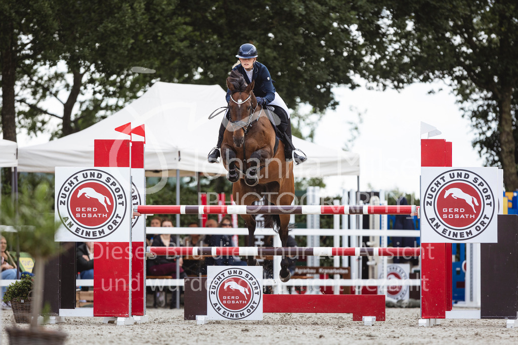 240616_Lemwerder_M2-Springen-546 | Deine schönsten Turniermomente als professionelle Fotos! Entdecke hochwertige Pferdesport-Fotografie im Online-Shop. Jetzt Fotos finden & bestellen!