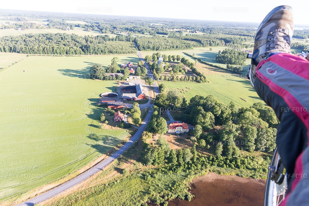 Luftbild: Ortsansicht in Skatelöv im Bundesland Kronoberg in Schweden. Foto: IMG_108309.jpg vom 30.06.2018 durch Werner Riehm/FLY-FOTO.de