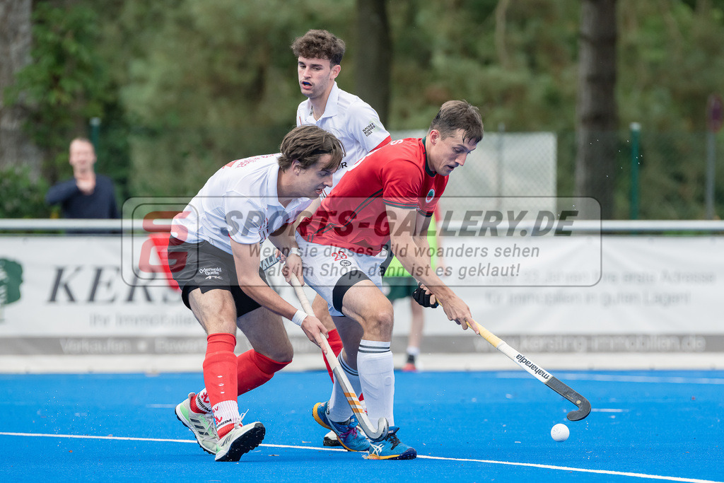 HK_20230923_104411 | 1. Bundesliga Herren Crefelder HTC - TSV Mannheim am 23.9.2023 CHTC, Krefeld , John Becker-Flügel ( TSV Mannheim #17 ) , Boomes Anton ( Crefelder HTC #23 )