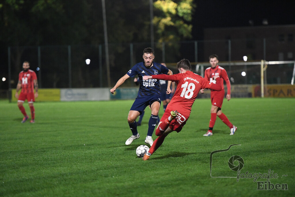 TV Metjendorf-SV Ofenerdiek | Herren Kreisliga; TV Metjendorf (rot)-SV Ofenerdiek (blau) am 09.10.2024; in Metjendorf (Am Sportplatz), Photo: Philip Eiben 2024 - Realisiert mit Pictrs.com