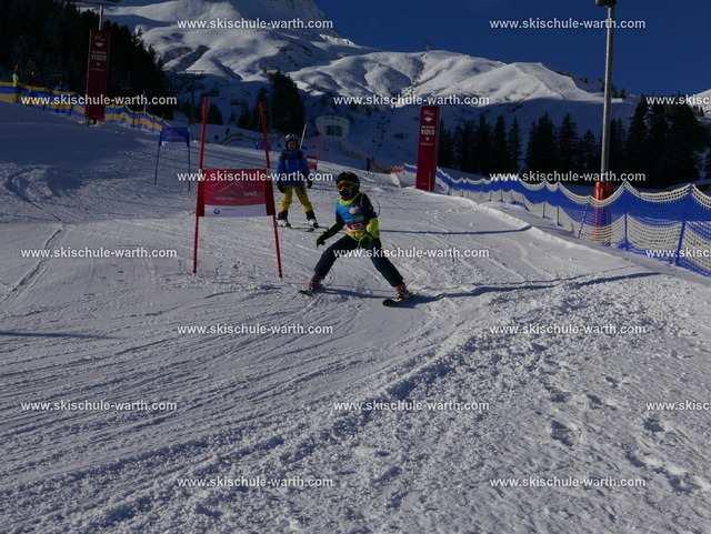 Kyra (8) | Photos von der Skischule Warth - Realisiert mit Pictrs.com