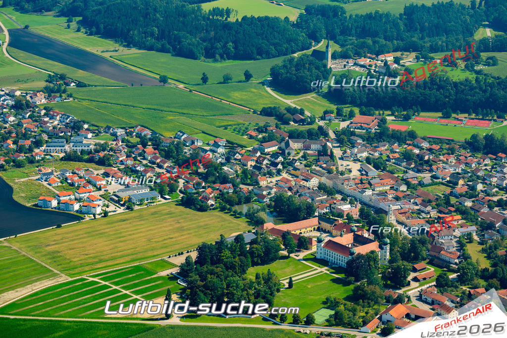 Das Luftbild zeigt :  Tüßling - Die Luftaufnahme wurde 2024 vom UL-Flugzeug aus erstellt ( keine Drohne ) - Hochauflösende Luftaufnahme - Für grossformatige Ausdrucke geeignet. Die Geschenkidee !Mit Lizenz und Bildrechte bestellbar