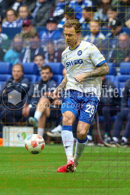 05.04.2026, GER, Fussball, Herren, 2. BL, Saison 2025/2026, FC Schalke 04 - Karlsruher SC | Marcel Franke (KSC) in Aktion am Ball, Einzelaktion 