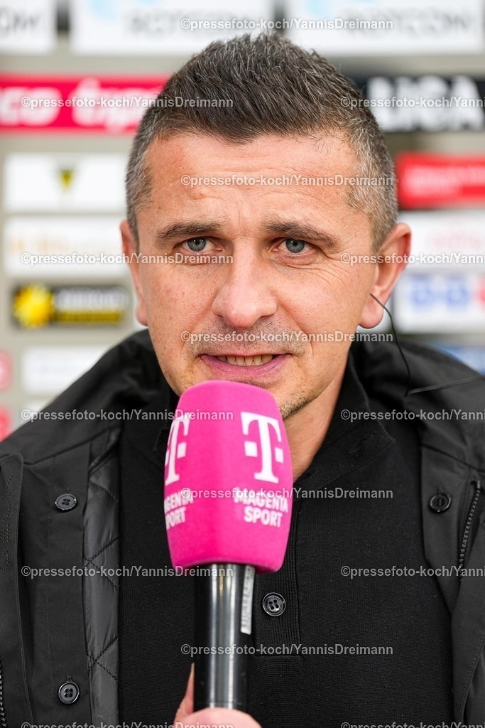 xYDRx13122501008 | 13.12.2025, xydrx, Fußball, 3.Liga, TSV Alemannia Aachen - FC Viktoria Köln, Saison 2025 2026, Tivoli:  Mersad Selimbegovic (Cheftrainer TSV Alemannia Aachen)      DFB regulations prohibit any use of photographs as image sequences and or quasi-video.Photo: xYannisxDreimannxPressefotoKochx