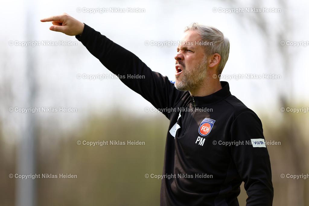 NH_HolsteinKielU19_1FCHeidenheimU19_DFBNachwuchsliga_18042026 | Patrick Mayer (Trainer, 1. FC Heidenheim U19)Fußball I Herren I U19 DFB-Nachwuchsliga Hauptrunde Liga A, Gruppe B I Saison 2025-2026 I 9. Spieltag I Holstein Kiel U19 - 1. FC Heidenheim U19 I 18.04..2026 I Citti-Fußball-Park