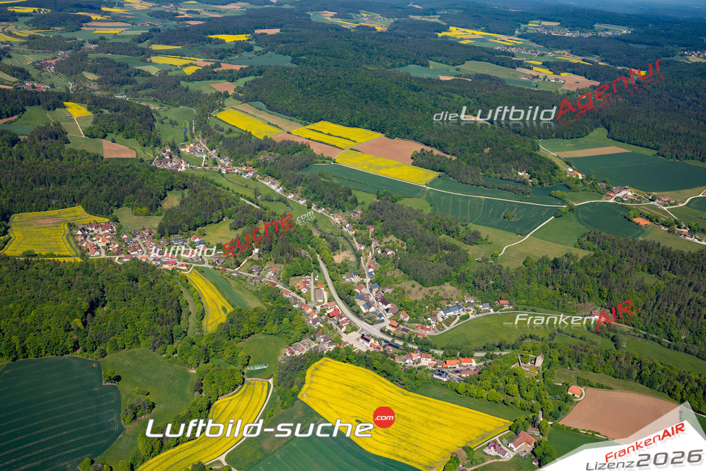 Klassische Luftaufnahme ohne Drohne zeigt:Pfaffenhofen bei Kastl - Die Luftbildaufnahme wurde 2025 vom UL-Flugzeug heraus erstellt ( keine Drohne ) - Hochauflösende Luftaufnahme -Nicht vergleichbar mit Google Maps oder Satelittenbilder- Die Geschenkidee !Mit Lizenz und Bildrechte bestellbar