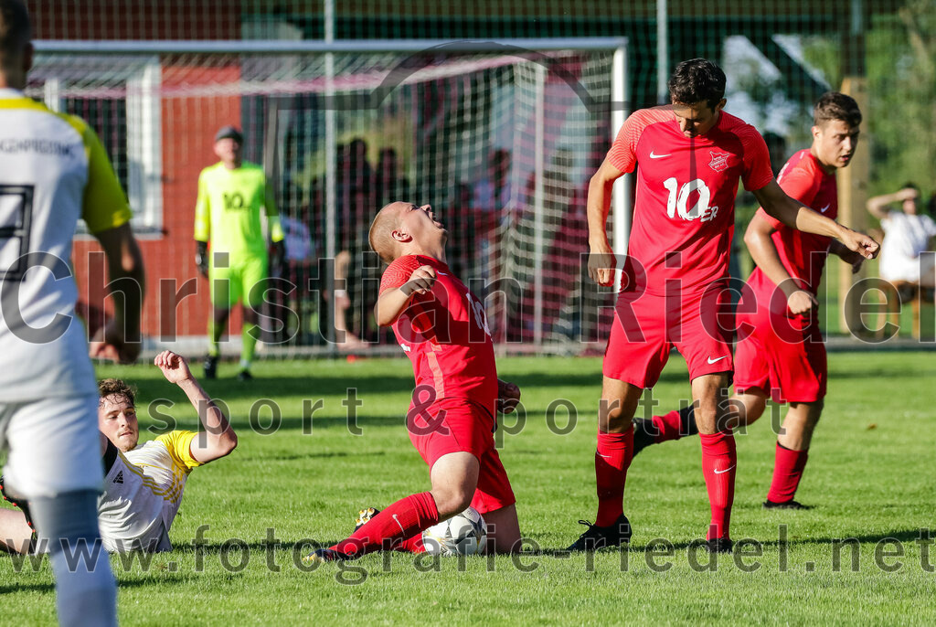 2023-08-18_077_SpVgg_Eichenkofen_gegen_FC_Langenpreising | Erding, Deutschland, 18.08.2023:
Fußball, A-Klasse 2023 / 2024, 3. Spieltag, SpVgg Eichenkofen gegen FC Langenpreising, Endergebnis: 0:2

Christoph Reithmeier (SpVgg Langenpreising, #7), Marcel Mundigl (SpVgg Eichenkofen, #45)

Foto: Christian Riedel / fotografie-riedel.net