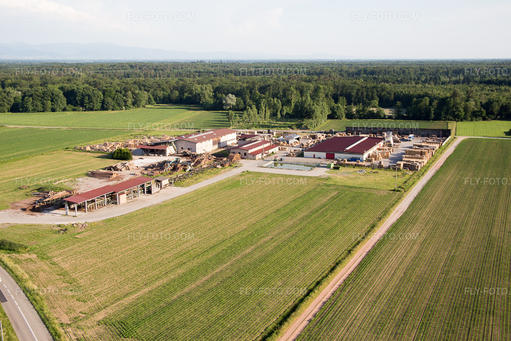 Aerial view: View of the town in Niederrœdern in the state Bas-Rhin, France.Photo: IMG_080198.jpg taken on 06/05/2015 by Werner Riehm/FLY-FOTO.comResolution of the original: 5472 x 3648 px
