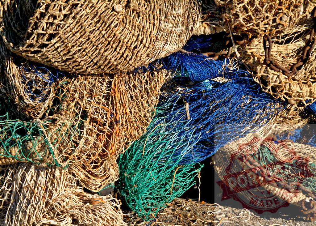 Colorful fishing nets creating an abstract composition | Pile of colorful fishing nets creating an abstract composition - Realisiert mit Pictrs.com