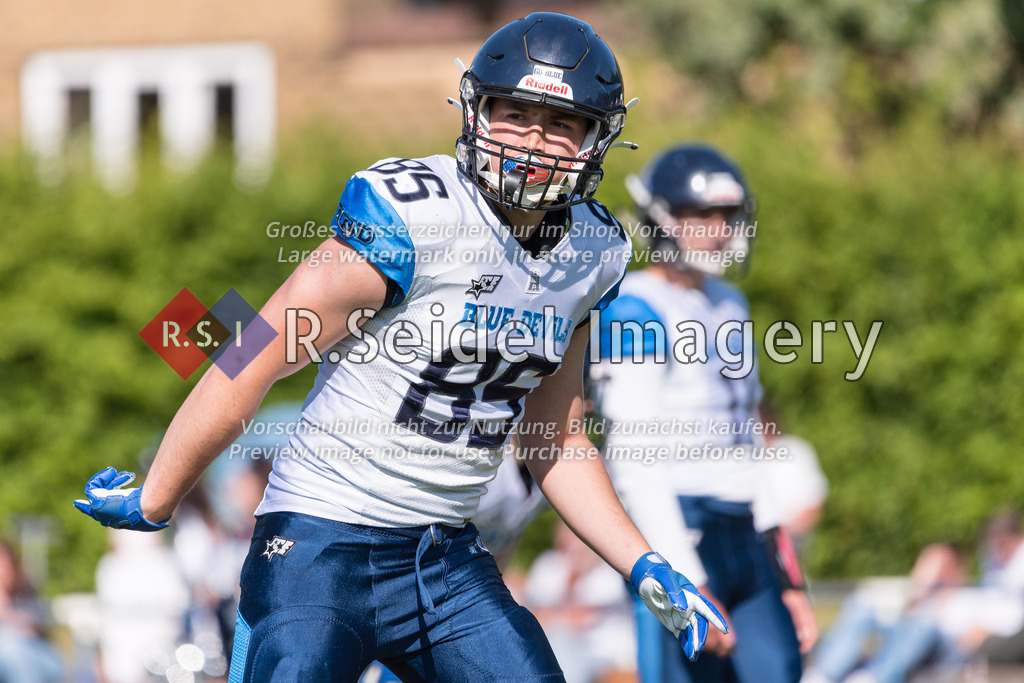 American Football, Saison 2023, Regionalliga Nord, Hamburg Blue Devils - Black Swans, Dr.-Hermann-Schnell-Sportplatz (Hamburg), 03.06.2023, 3. Gameweek | Moritz Pieper (#85, Blue Devils, WR)